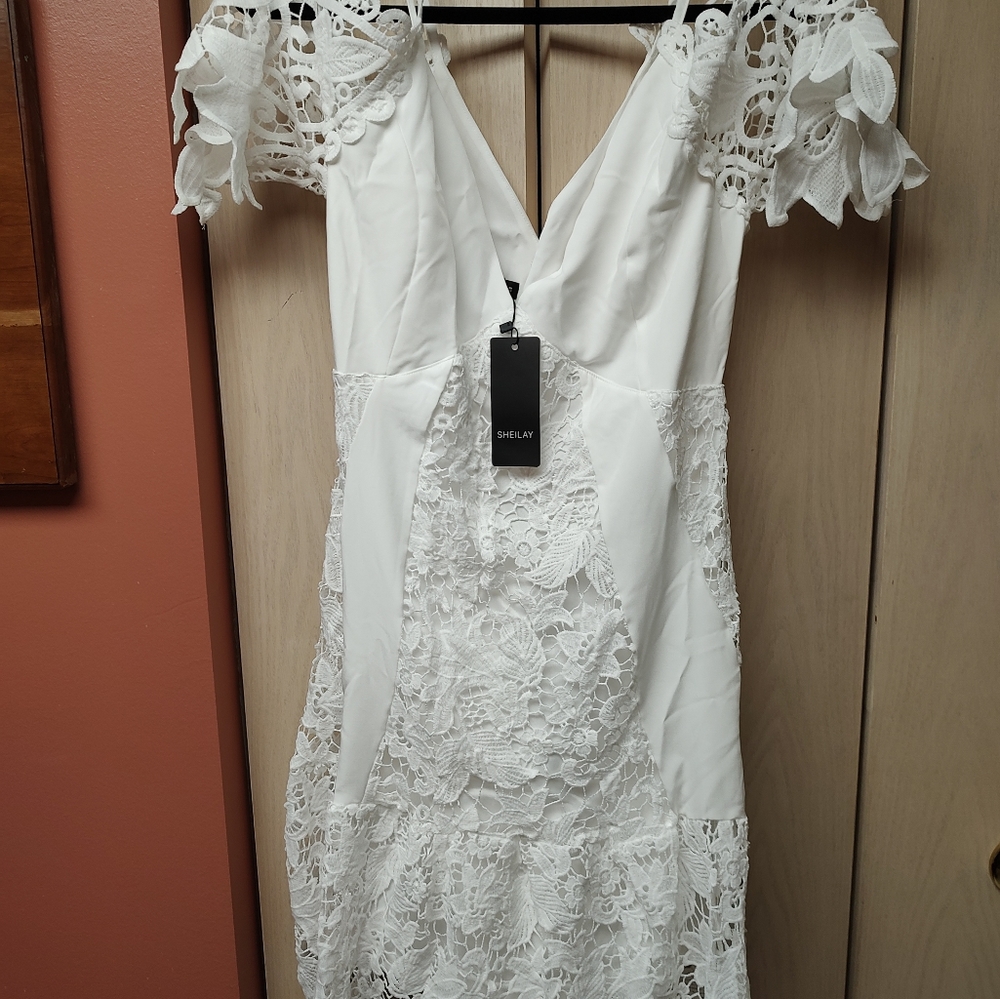 Beautiful sun dress. Never worn.